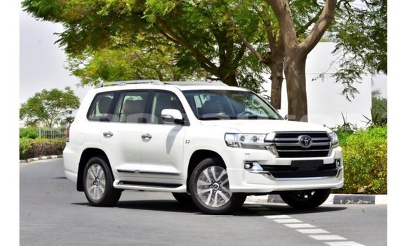 Buy Import Toyota Land Cruiser White Car in Import - Dubai in Enga Buy Import Toyota Land Cruiser White Car in Import - Dubai in Enga