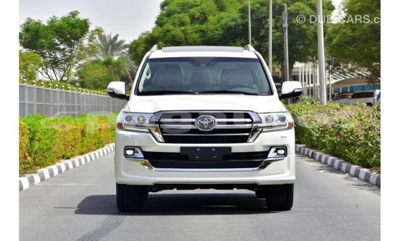 Buy Import Toyota Land Cruiser White Car in Import - Dubai in Enga Buy Import Toyota Land Cruiser White Car in Import - Dubai in Enga