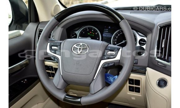 Buy Import Toyota Land Cruiser White Car in Import - Dubai in Enga Buy Import Toyota Land Cruiser White Car in Import - Dubai in Enga