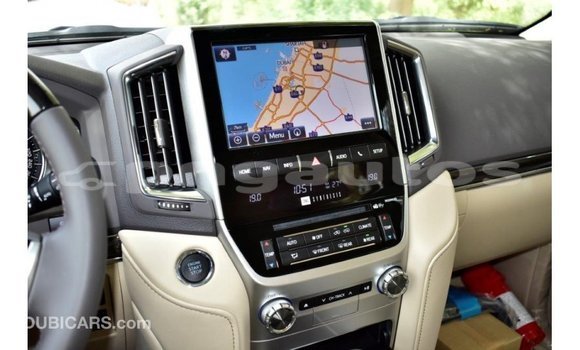 Buy Import Toyota Land Cruiser White Car in Import - Dubai in Enga Buy Import Toyota Land Cruiser White Car in Import - Dubai in Enga