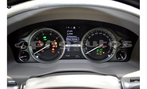 Buy Import Toyota Land Cruiser White Car in Import - Dubai in Enga Buy Import Toyota Land Cruiser White Car in Import - Dubai in Enga