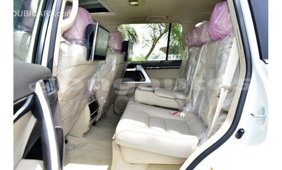 Buy Import Toyota Land Cruiser White Car in Import - Dubai in Enga Buy Import Toyota Land Cruiser White Car in Import - Dubai in Enga