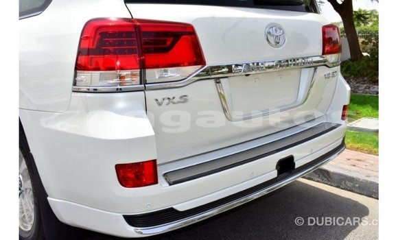 Buy Import Toyota Land Cruiser White Car in Import - Dubai in Enga Buy Import Toyota Land Cruiser White Car in Import - Dubai in Enga