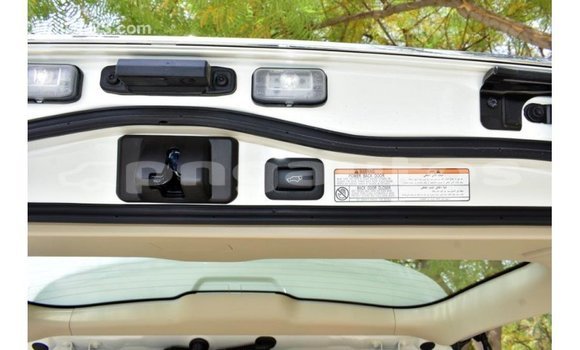 Buy Import Toyota Land Cruiser White Car in Import - Dubai in Enga Buy Import Toyota Land Cruiser White Car in Import - Dubai in Enga
