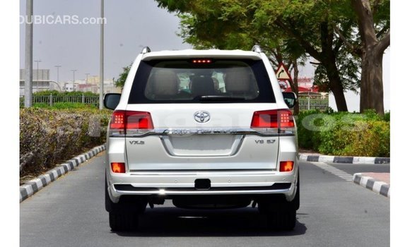 Buy Import Toyota Land Cruiser White Car in Import - Dubai in Enga Buy Import Toyota Land Cruiser White Car in Import - Dubai in Enga