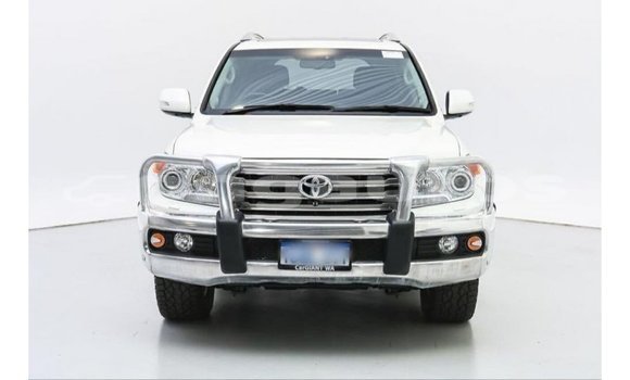Buy Import Toyota Land Cruiser White Car in Import - Dubai in Enga Buy Import Toyota Land Cruiser White Car in Import - Dubai in Enga