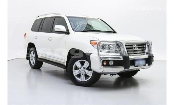 Buy Import Toyota Land Cruiser White Car in Import - Dubai in Enga Buy Import Toyota Land Cruiser White Car in Import - Dubai in Enga