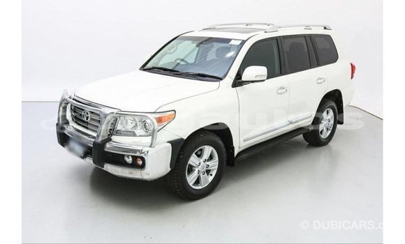 Buy Import Toyota Land Cruiser White Car in Import - Dubai in Enga Buy Import Toyota Land Cruiser White Car in Import - Dubai in Enga