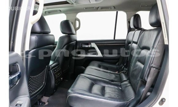 Buy Import Toyota Land Cruiser White Car in Import - Dubai in Enga Buy Import Toyota Land Cruiser White Car in Import - Dubai in Enga
