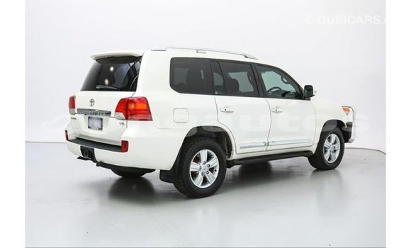 Buy Import Toyota Land Cruiser White Car in Import - Dubai in Enga Buy Import Toyota Land Cruiser White Car in Import - Dubai in Enga