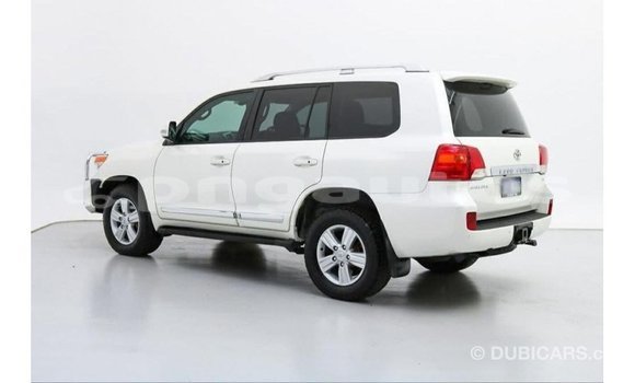 Buy Import Toyota Land Cruiser White Car in Import - Dubai in Enga Buy Import Toyota Land Cruiser White Car in Import - Dubai in Enga