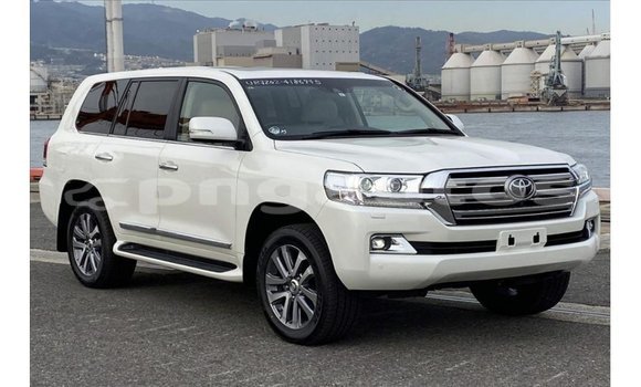 Buy Import Toyota Land Cruiser White Car in Import - Dubai in Enga Buy Import Toyota Land Cruiser White Car in Import - Dubai in Enga