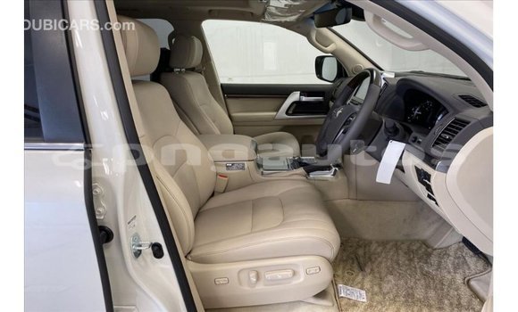 Buy Import Toyota Land Cruiser White Car in Import - Dubai in Enga Buy Import Toyota Land Cruiser White Car in Import - Dubai in Enga