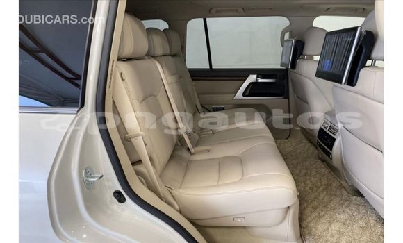 Buy Import Toyota Land Cruiser White Car in Import - Dubai in Enga Buy Import Toyota Land Cruiser White Car in Import - Dubai in Enga