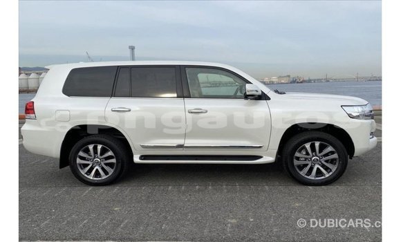 Buy Import Toyota Land Cruiser White Car in Import - Dubai in Enga Buy Import Toyota Land Cruiser White Car in Import - Dubai in Enga