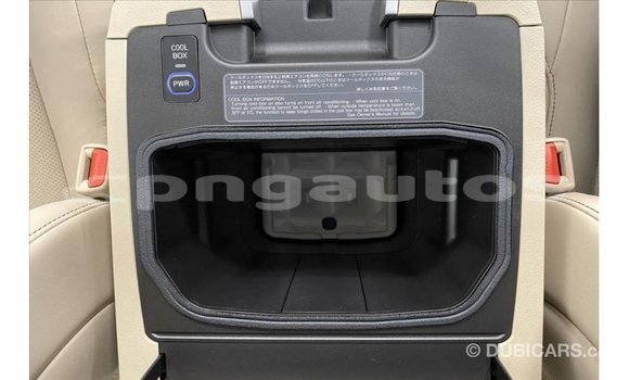 Buy Import Toyota Land Cruiser White Car in Import - Dubai in Enga Buy Import Toyota Land Cruiser White Car in Import - Dubai in Enga