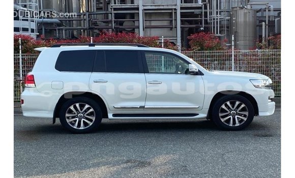 Buy Import Toyota Land Cruiser White Car in Import - Dubai in Enga Buy Import Toyota Land Cruiser White Car in Import - Dubai in Enga