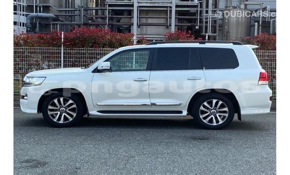 Buy Import Toyota Land Cruiser White Car in Import - Dubai in Enga Buy Import Toyota Land Cruiser White Car in Import - Dubai in Enga