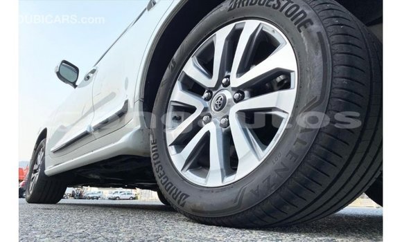 Buy Import Toyota Land Cruiser White Car in Import - Dubai in Enga Buy Import Toyota Land Cruiser White Car in Import - Dubai in Enga