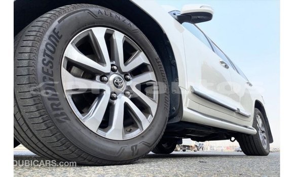 Buy Import Toyota Land Cruiser White Car in Import - Dubai in Enga Buy Import Toyota Land Cruiser White Car in Import - Dubai in Enga