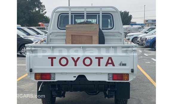 Buy Import Toyota Land Cruiser White Car in Import - Dubai in Enga Buy Import Toyota Land Cruiser White Car in Import - Dubai in Enga