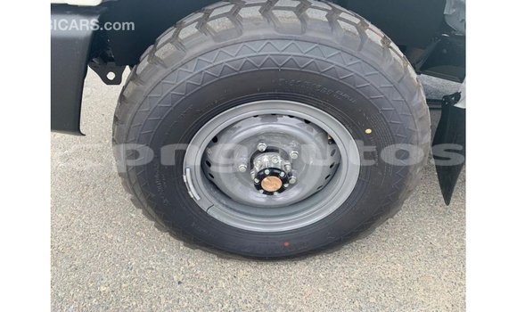 Buy Import Toyota Land Cruiser White Car in Import - Dubai in Enga Buy Import Toyota Land Cruiser White Car in Import - Dubai in Enga