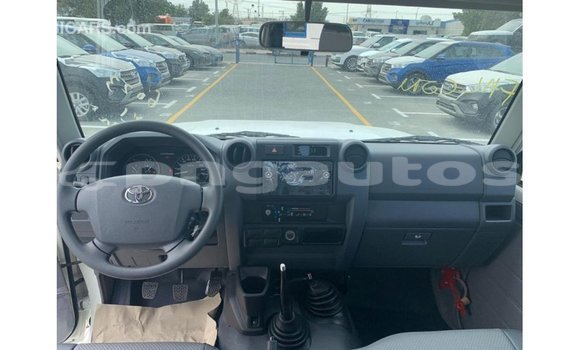 Buy Import Toyota Land Cruiser White Car in Import - Dubai in Enga Buy Import Toyota Land Cruiser White Car in Import - Dubai in Enga