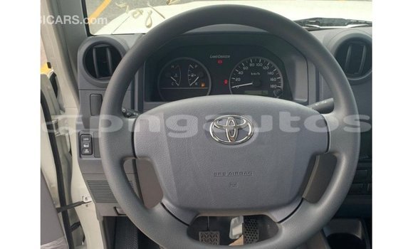 Buy Import Toyota Land Cruiser White Car in Import - Dubai in Enga Buy Import Toyota Land Cruiser White Car in Import - Dubai in Enga