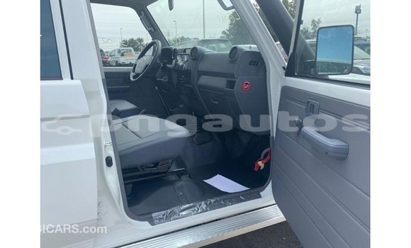 Buy Import Toyota Land Cruiser White Car in Import - Dubai in Enga Buy Import Toyota Land Cruiser White Car in Import - Dubai in Enga