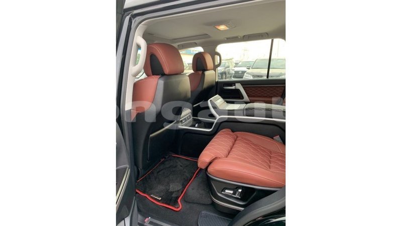 Big with watermark toyota land cruiser enga import dubai 5711