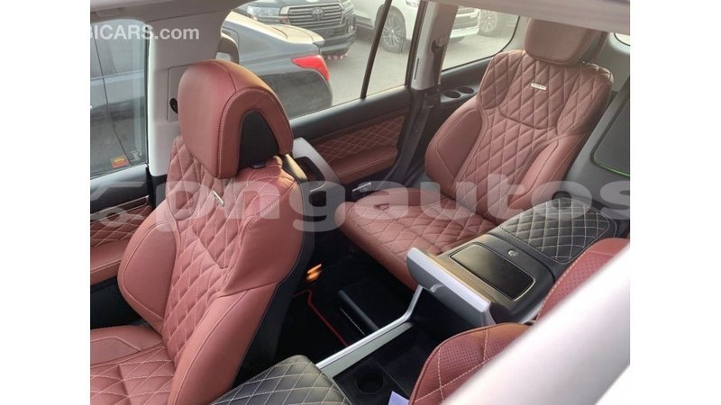 Big with watermark toyota land cruiser enga import dubai 5711