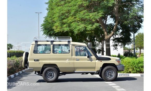 Buy Import Toyota Land Cruiser Beige Car in Import - Dubai in Enga Buy Import Toyota Land Cruiser Beige Car in Import - Dubai in Enga