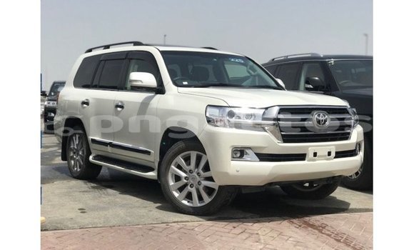 Buy Import Toyota Land Cruiser White Car in Import - Dubai in Enga Buy Import Toyota Land Cruiser White Car in Import - Dubai in Enga