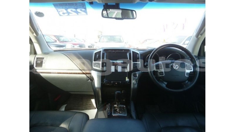 Big with watermark toyota land cruiser enga import dubai 5733