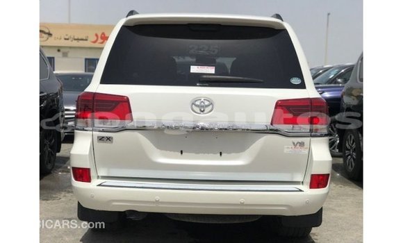 Buy Import Toyota Land Cruiser White Car in Import - Dubai in Enga Buy Import Toyota Land Cruiser White Car in Import - Dubai in Enga