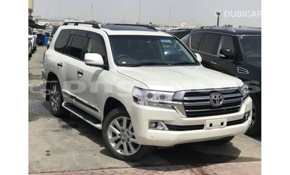 Buy Import Toyota Land Cruiser White Car in Import - Dubai in Enga Buy Import Toyota Land Cruiser White Car in Import - Dubai in Enga