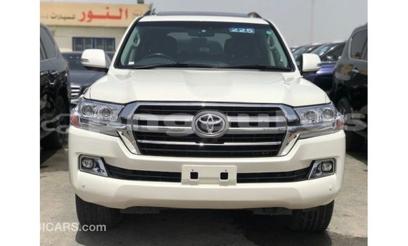 Buy Import Toyota Land Cruiser White Car in Import - Dubai in Enga Buy Import Toyota Land Cruiser White Car in Import - Dubai in Enga