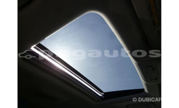 Buy Import Toyota Land Cruiser White Car in Import - Dubai in Enga Buy Import Toyota Land Cruiser White Car in Import - Dubai in Enga