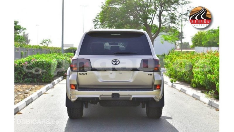 Big with watermark toyota land cruiser enga import dubai 5735