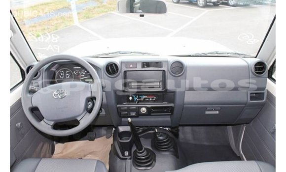 Buy Import Toyota Land Cruiser White Car in Import - Dubai in Enga Buy Import Toyota Land Cruiser White Car in Import - Dubai in Enga