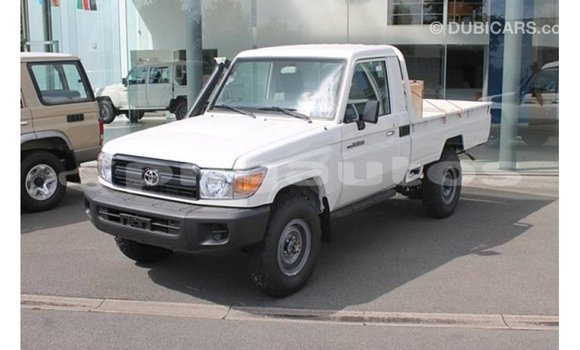Buy Import Toyota Land Cruiser White Car in Import - Dubai in Enga Buy Import Toyota Land Cruiser White Car in Import - Dubai in Enga