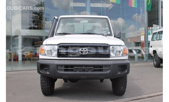 Buy Import Toyota Land Cruiser White Car in Import - Dubai in Enga Buy Import Toyota Land Cruiser White Car in Import - Dubai in Enga