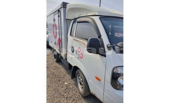 Buy Import Kia Carens White Car in Import - Dubai in Enga Buy Import Kia Carens White Car in Import - Dubai in Enga