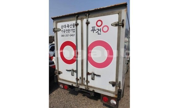 Buy Import Kia Carens White Car in Import - Dubai in Enga Buy Import Kia Carens White Car in Import - Dubai in Enga