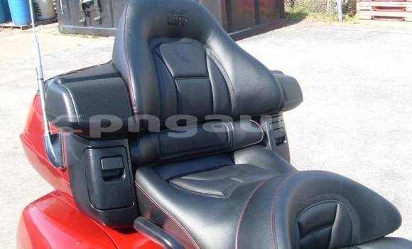 Acheter Occasion Moto Honda GOLD WING Rouge à Alotau, Milne Bay Acheter Occasion Moto Honda GOLD WING Rouge à Alotau, Milne Bay