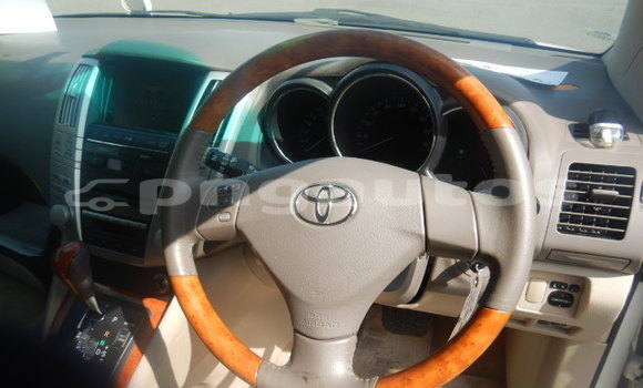 Buy Used Toyota Harrier White Car in Port Moresby in National Capital District Buy Used Toyota Harrier White Car in Port Moresby in National Capital District