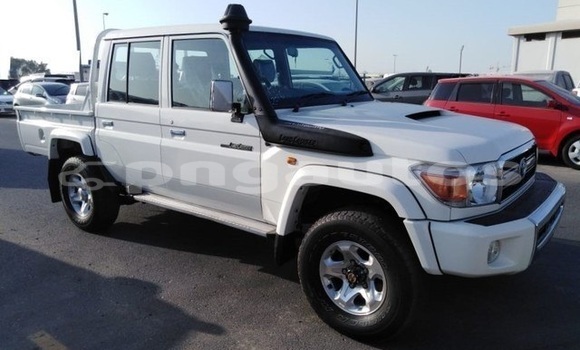 Buy New Toyota FJ Cruiser White Car in Port Moresby in National Capital District Buy New Toyota FJ Cruiser White Car in Port Moresby in National Capital District