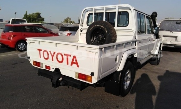 Buy New Toyota FJ Cruiser White Car in Port Moresby in National Capital District Buy New Toyota FJ Cruiser White Car in Port Moresby in National Capital District