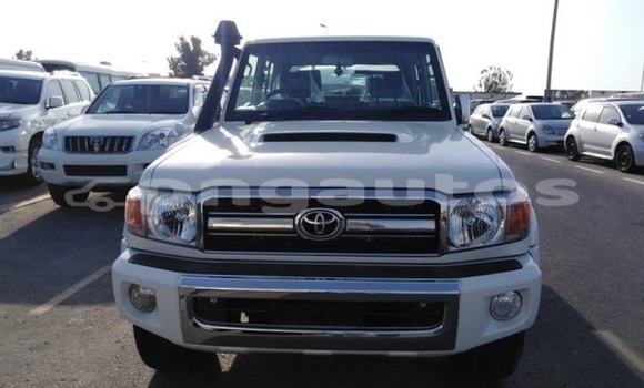 Buy New Toyota FJ Cruiser White Car in Port Moresby in National Capital District Buy New Toyota FJ Cruiser White Car in Port Moresby in National Capital District