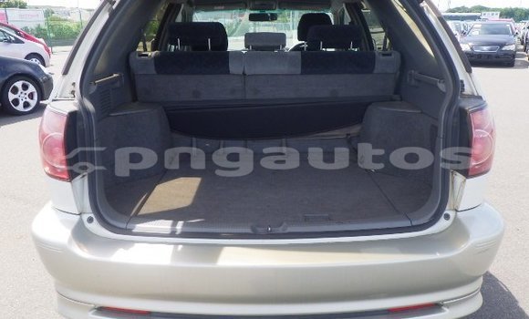 Buy Used Toyota Harrier White Car in Port Moresby in National Capital District Buy Used Toyota Harrier White Car in Port Moresby in National Capital District